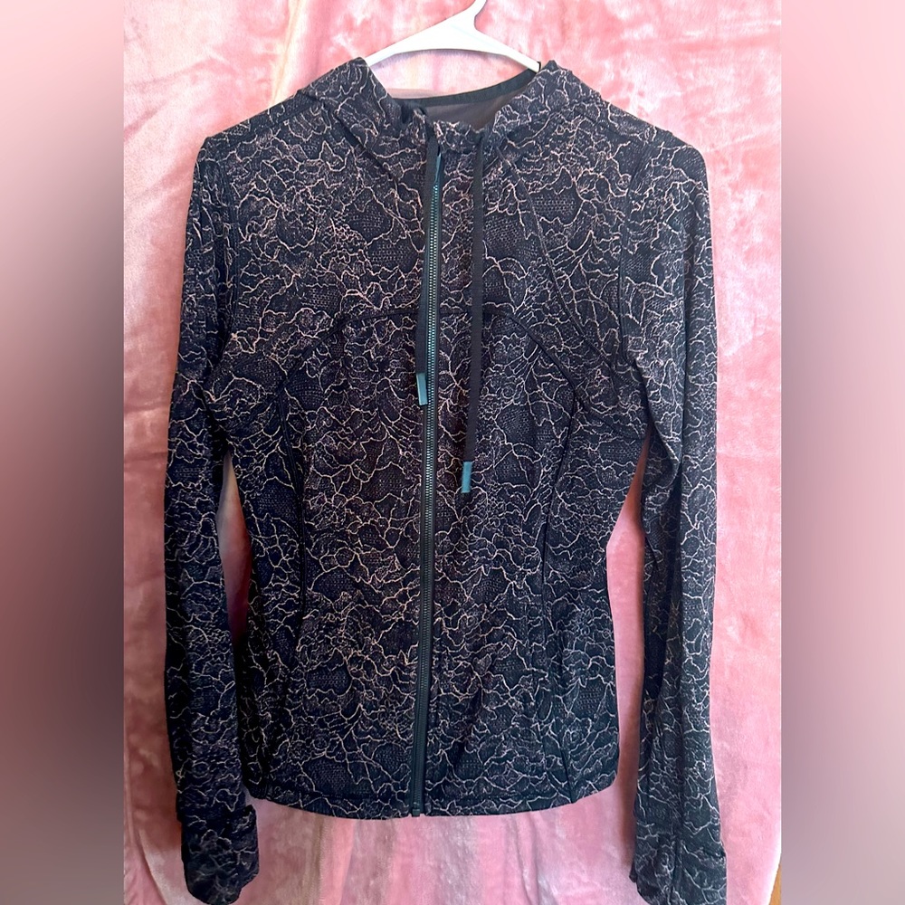 Lululemon zip up hoodie, women’s size 8